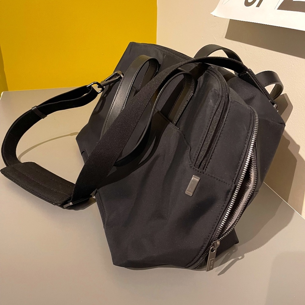 AWAY The Everywhere Bag-Black *like NEW*